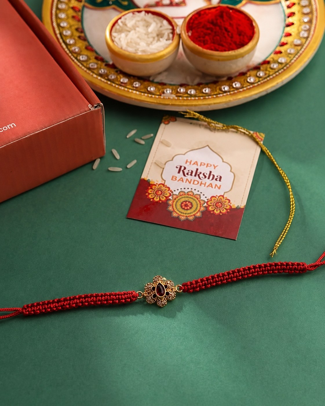 Gold antique oval kundan motif rakhi detail