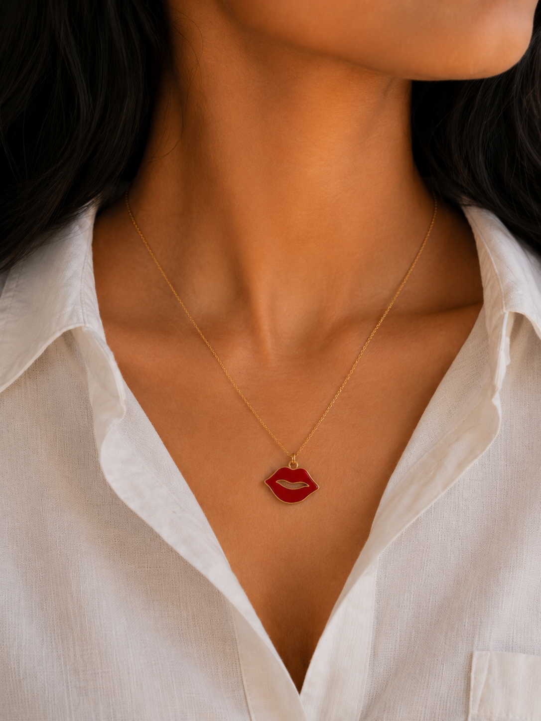 Red enamel lips pendant detail